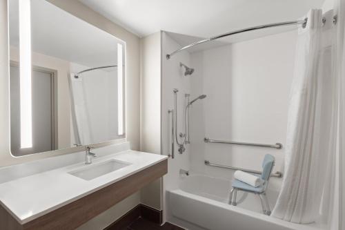 King Room with Bath Tub - Disability Access/Non-Smoking 