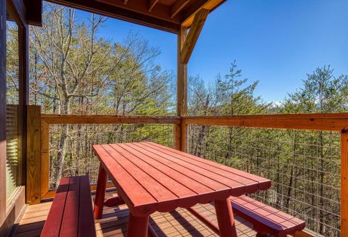 Timeless View - Mountain Views Hot Tub WIFI Game Room Free Attraction Tickets! - image 6