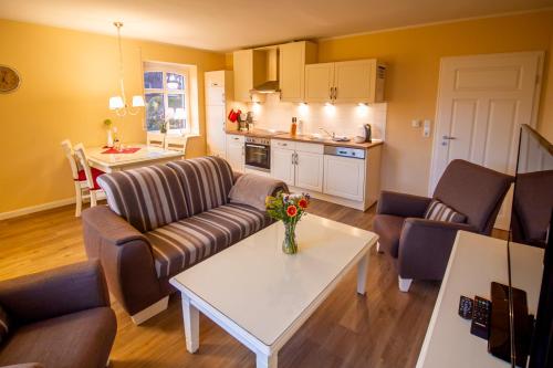 Int Horn 2 EG 4.2km von Kreuzstraße entfernt