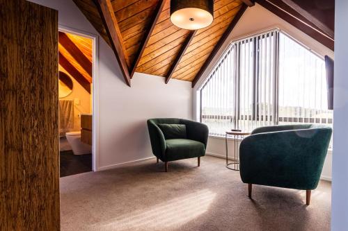 The Top House Lodge in Russell