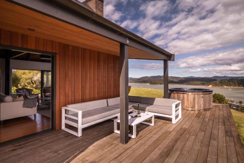 The Top House Lodge in Russell