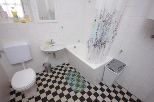 Apartments with WiFi Split - 9126 - image 12