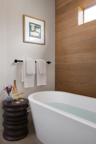 บริการและสิ่งอำนวยความสะดวก, The Lodge at Bodega Bay in โบเดกาเบย์ (CA)