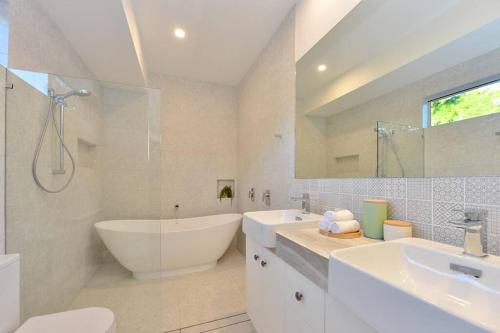 Three-Bedroom Villa image 8