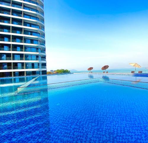 Swimming pool, Ark Seaview Holiday Inn SHV by Caerus Management in Ream National Park