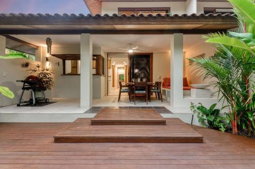 Surya Villa 2 - On Four Mile Beach - image 5