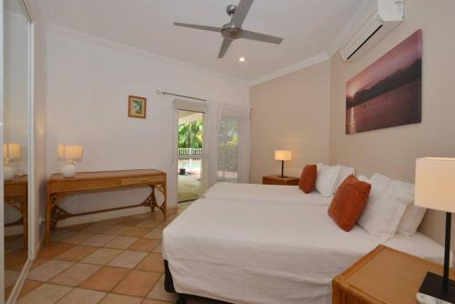 Five-Bedroom House image 10