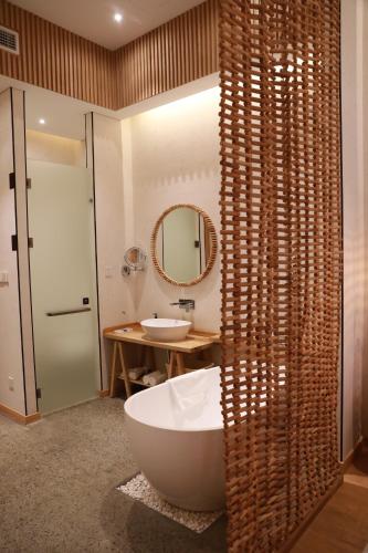 Manli Hotel Shanghai Pudong Airport Branch -Provide free shuttle buses to Pudong Airport and Disneyland