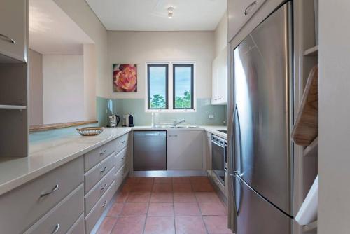Hill Apartment No.6 - Stunning Coral Sea Views - image 2