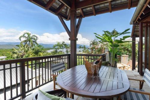 Far Pavilion A - Stylish Villa with Tropical Views