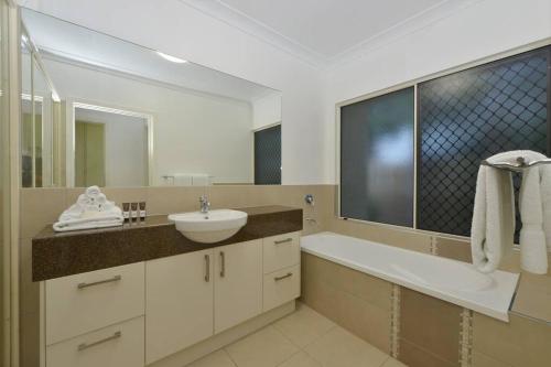 Five-Bedroom House image 4