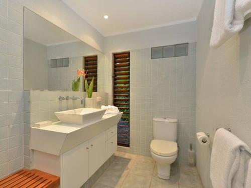 Cassowary Villa 1 - Short Walk to Beach and Town - image 4