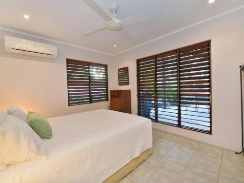 Cassowary Villa 1 - Short Walk to Beach and Town - image 3