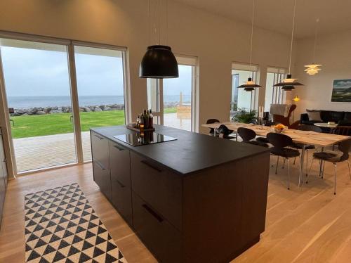 Equipements, Oceanfront & Aurora Dreamscape Villa in Álftanes