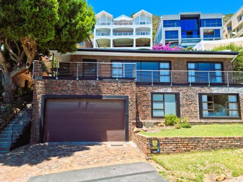 '79 Protea' Charming self-catering Home, sleeps 6 with Sea Views - Tap to explore photos