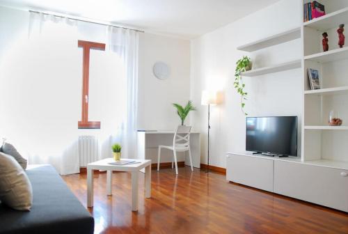 Home & Pet - Milano Trilocale Promenade Santa Giulia, Milán