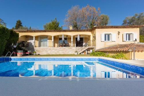 Charme contemporain, villa sur la Côte d'Azur - Location saisonnière - Le Rouret