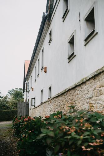 Сад, Statek Poštolka (Statek Postolka) in Світави