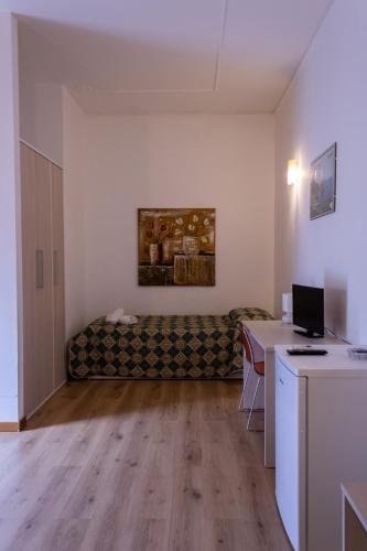 Quadruple Room with Balcony image 10