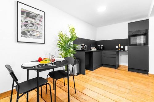 Loft Style Apartment - Near City Centre - Smart TV- WIFI - Parking - Top Rated - 3NT, Бирмингем (фото 5)