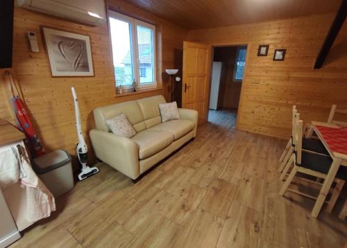 Apartmánová chata Sečanda s bazénem, u Sečské přehrady (Apartmanova chata Secanda s bazenem, u Secske prehrady) in เซซ