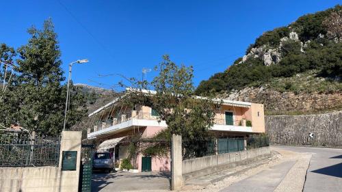 外觀, Oasis Hostel in 發羅拉