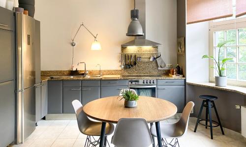 Spacious 2-story apt. w/ terrace - 280 m2, Riga (foto 4)