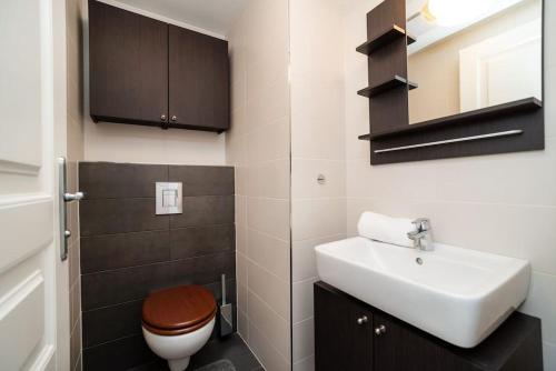 Luxurious and chic duplex 2 bed apartment, Prague (photo 10)