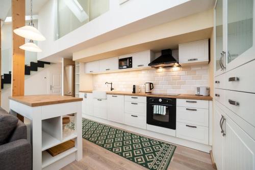 Luxurious and chic duplex 2 bed apartment, Prague (photo 6)