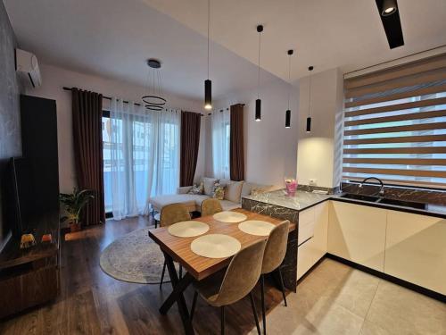 Deluxe Flat with garden_Tirana