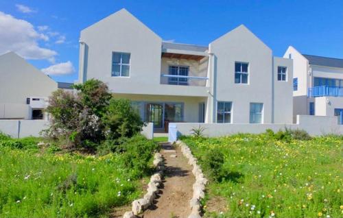 PERFECT 10 - 10 to 14 Sleeper Luxury Holiday Home Breakage Deposit of R2500 per Weekend Lease – khách sạn tại Biển Calypso