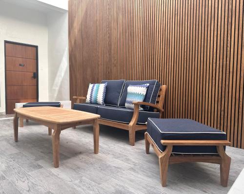 razgled, The Looking Glass Hotel in San Juan