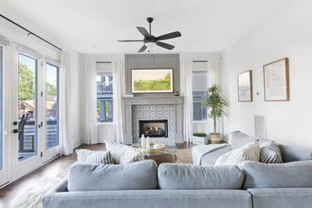 The Maple House - Huge Backyard & Mins to Broadway