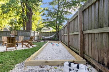 The Maple House - Huge Backyard w cozy Lounge in Nashville, USA