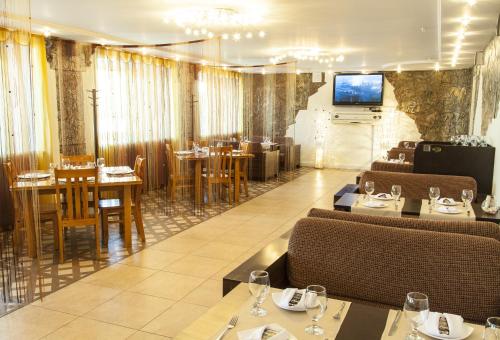 Étterem, Ostrov Hotel in Kostanay