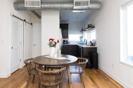 The Finley Loft - Quite Located in the Nations! detail