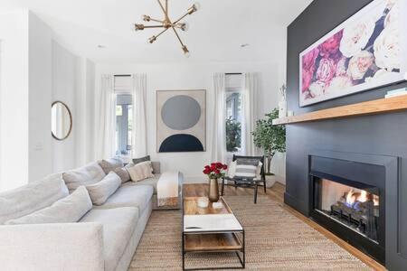 The Hadley House - Cozy Porch & Fenced in Backyard image