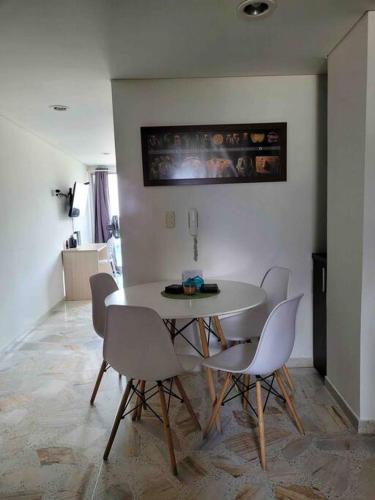 Apartamento acogedor barrio la Floresta Medellín - image 4