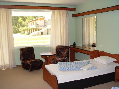 Family Hotel Gabrovo - image 12