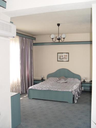 Family Hotel Gabrovo - image 5