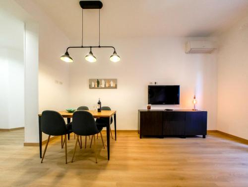 Chic Modern 2-Bedroom near Metro, Rom (Foto 8)