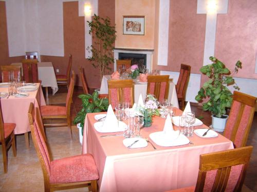 Family Hotel Gabrovo - main image