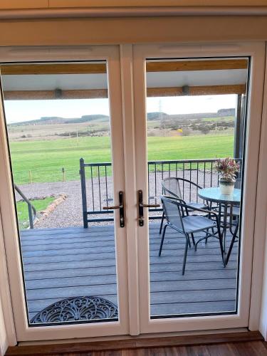 Capledrae Farmstay Shepherds Huts - Loch Leven