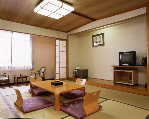 Diamond Shiga Stop at Diamond Shiga to discover the wonders of Nagano. The hotel offers a wide range of amenities and perks to ensure you have a great time. Service-minded staff will welcome and guide you at the Di