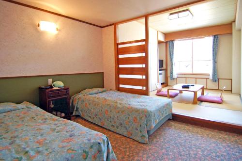 Diamond Shiga Stop at Diamond Shiga to discover the wonders of Nagano. The hotel offers a wide range of amenities and perks to ensure you have a great time. Service-minded staff will welcome and guide you at the Di