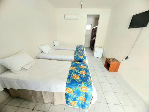 3 twin beds