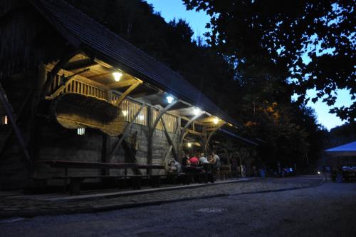 Udvendig, Kamp Jankovic in Dragatus