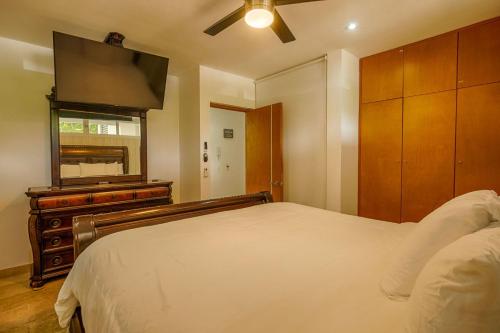 Luxurious Akumal Terrazas 2-bedroom Condominium in Akumal, Mexico