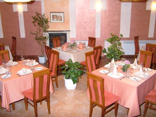 Family Hotel Gabrovo - image 6