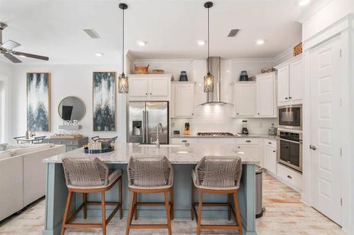 30A Top Rated! Heated Resort Pool+Golf Cart+Bikes+Bunks+Beach Gear image